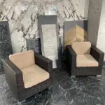 Fotelja za dvorište Napoli, tamni ratan i svetli jastuci