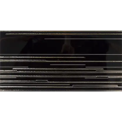 Decor Silver Strip 30x60 – sjajna crna dekor pločica Crna sjajna pločica sa srebrnim linijama