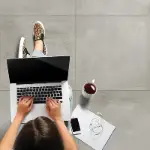 Glazirana siva pločica za enterijer