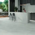 Svetla mat zidna pločica Cumbia Pearl  Cumbia Pearl Mat 33,3x100 u kuhinji