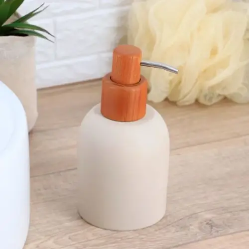 tendance dozer za sapun u bež boji sa drvenom pumpicom